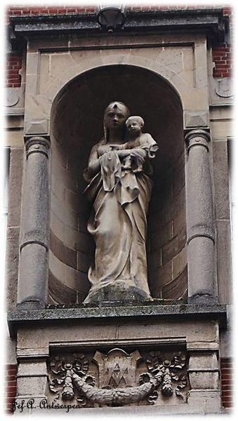 Antwerpen, Berchem, Vredestraat, Ste Maria Gasthuis, Heilige beelden, Madonna,