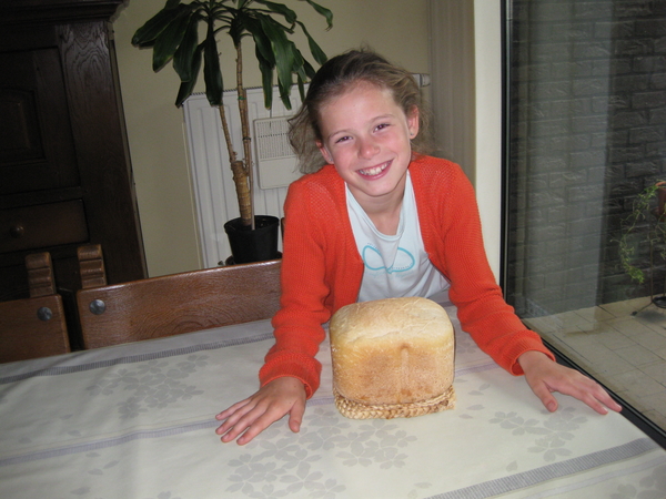 06) Jana met haar broodje