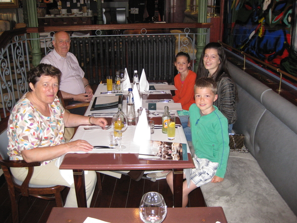 19) Samen bij restaurant Olifant te Halle op 21 augustus