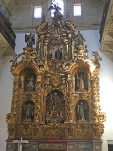 Een van de altaren in de kathedraal van-santiago