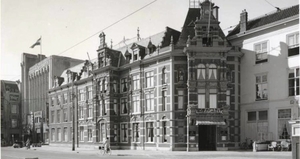 Hofweg, Hotel De Twee Steden. De ingang lag aan het Buitenhof 24