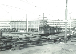 433, lijn 16, Stationsplein, 22-2-1964 (foto W.J. van Mourik)