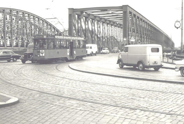 485, lijn 9, Willemsbrug,1-8-1956 (foto W.J. van Mourik)