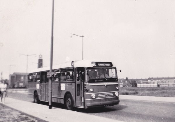 609 (ex HTM-324), lijn 45, Wilgenplaslaan, 1965
