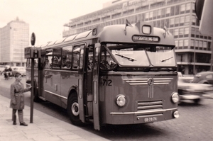 Semi toerbus 712, rondrit, Coolsingel, 30-4-1961