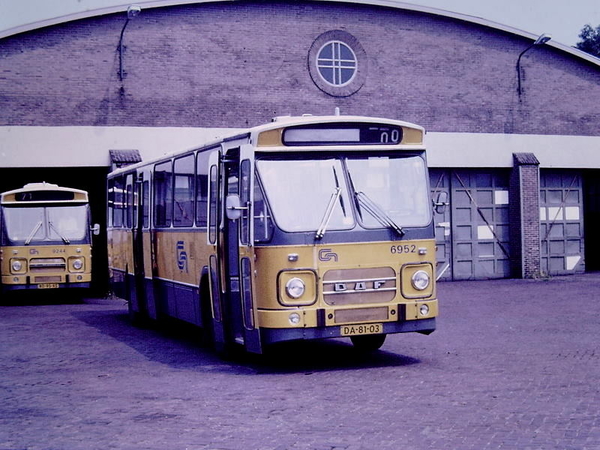 CN 6952 Hilversum garage