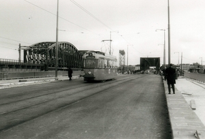 2, lijn 9, Verlengde Willemsbrug, 28-9-1963 (foto W.J. van Mourik