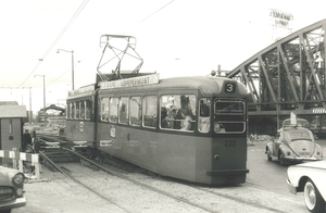 233, lijn 3, Willemsbrug, 28-9-1963 (foto W.J. van Mourik