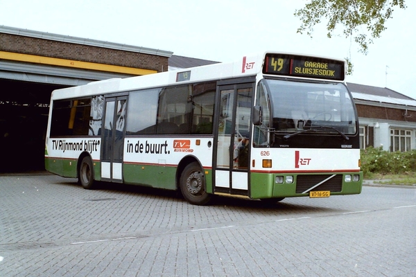Autobus 626 met reclame voor RADIO RIJNMOND Carel Scholte