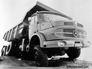 Mercedes-Benz-LAK2220