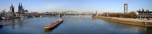 Keulen   _panorama met de Rijn en de Dom