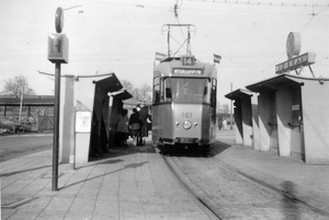 107, lijn 14, Stationsplein, 30-4-1955 (H. Kaper)