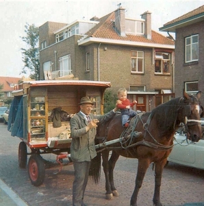 Dolf de groenteboer laatste ronde circa 1973 Oosterloostraat