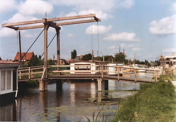 Leidschendam 1977 - Het klapbruggetje over de Starrevaart