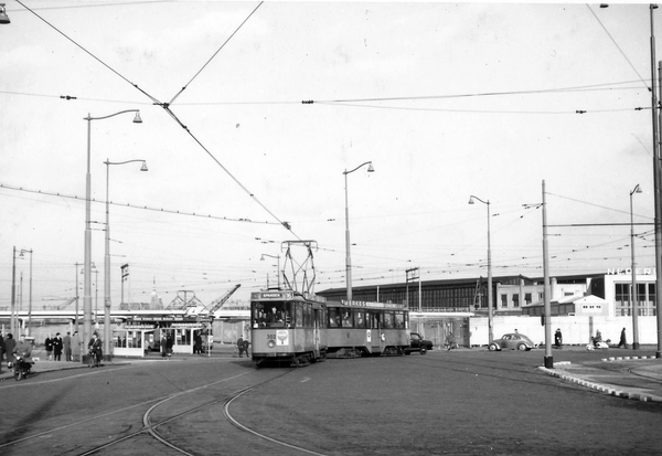 302, lijn 16, Hofplein, 24-11-1957 (foto H. Kaper)