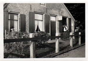 Gerrit Willem bij zijn huis 1939. Foto gekregen van Albert Duthle