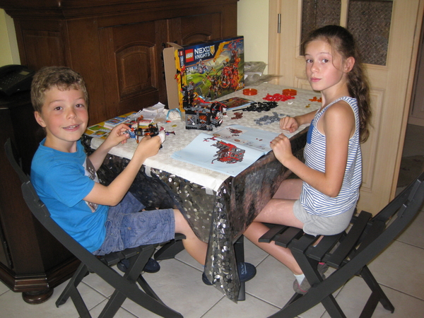 10) Fiere kindjes bij hun Legowerk