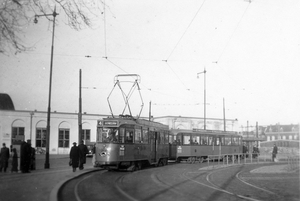 572, lijn 4, Stationsplein, 26-1-1949 (foto R. de Laat)