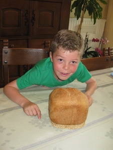 136) Na drie uur is het broodje gebakken