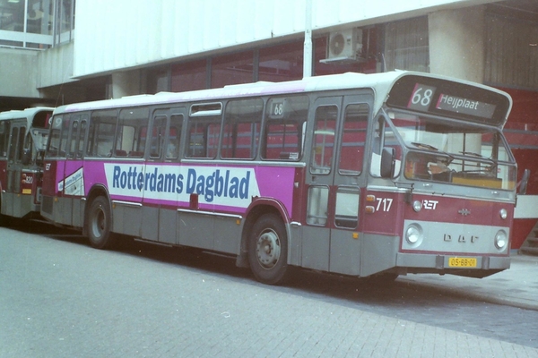 717 (serie 701-796) met reclame voor ROTTERDAMS DAGBLAD (1994)
