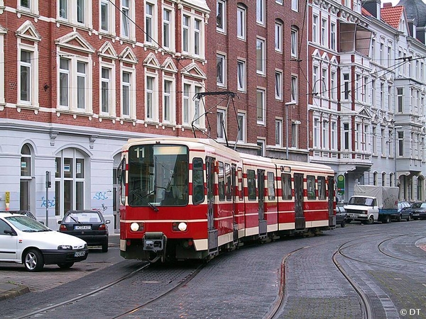 Een tram in Haagse kleuren nummerloos