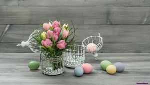 easter-eggs-flowers_1253476303