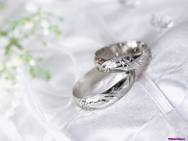 wedding-rings_409882413
