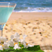 zomerse-achtergrond-met-cocktail-zee-en-strand-hd-wallpaper