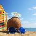 zomer-vakantie-achtergrond-2013-met-zee-strand-kokosnoot-slipper-