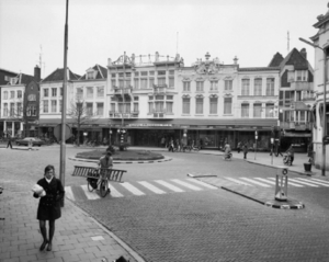 V&D aan de Brink in Deventer Maart 1973.