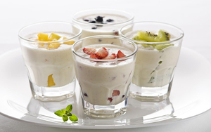 Fresh_live_fruit_yogurts