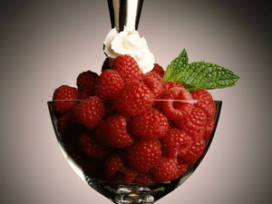Fresh_raspberries