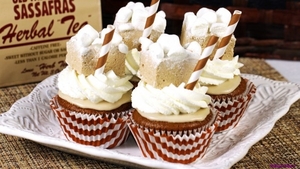 sweets-cupcakes_421934207