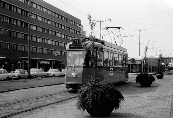 9, lijn 11, Kruisplein, 12-4-1970 (T. van Eijsden)