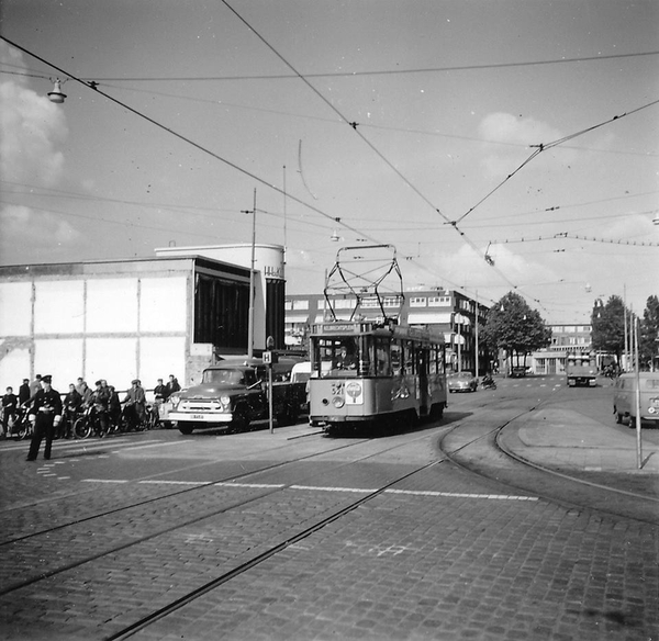 521, lijn 1, Walenburgerweg, 28-5-1957 (H. Kaper)