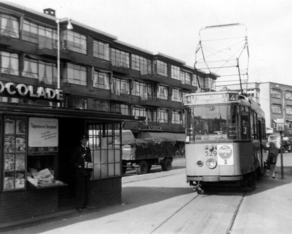 529, lijn 4, Koemarkt Schiedam, 19-5-1959 (T. van Eijsden)