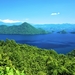 natuur-achtergrond-met-blauw-meer-en-groene-eilanden
