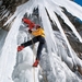 sport-achtergrond-mensen-klimmen-op-de-rotsen-met-ijs
