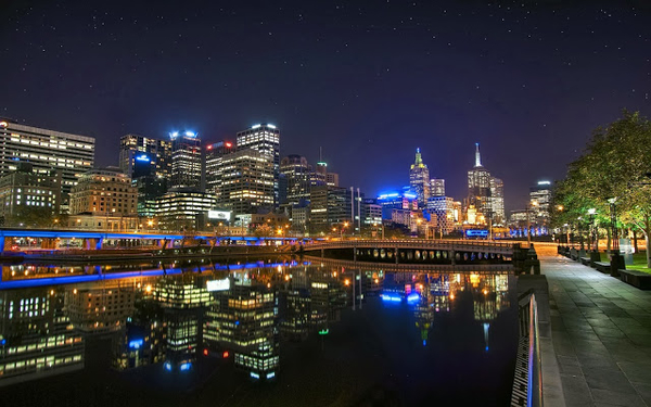 hd-achtergrond-met-de-stad-melbourne-australie-in-de-nacht
