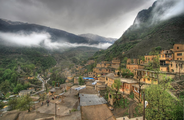 hd-achtergrond-met-het-bergdorp-Masouleh-in-Iran