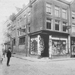 Eerste winkel van Vroom&Dreesmann in de Weesperstraat Amsterdam
