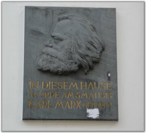 Karl Marx, schilt op geboortehuis.