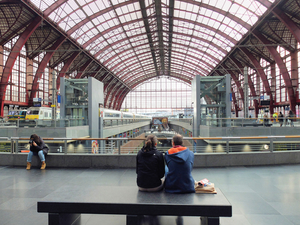Antwerpen Centraal Station travelers