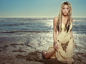 Shakira_beach_girl_wallpaper