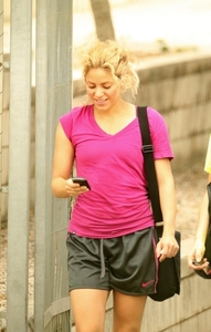 Shakira_Plays_Basketball_in_Barcelona_003