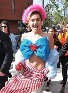 Miley Cyrus - Campaigning for Hillary Clinton at George Mason Uni