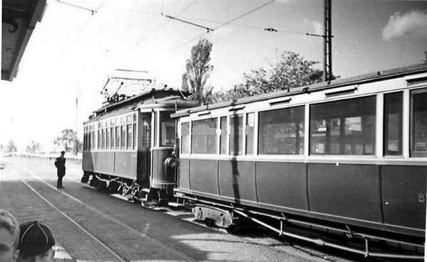 Broek in Waterland, Eilandweg, tramstation, laatste rit in 1956