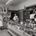 1950 Interieur van winkel van bakkerij Hus,