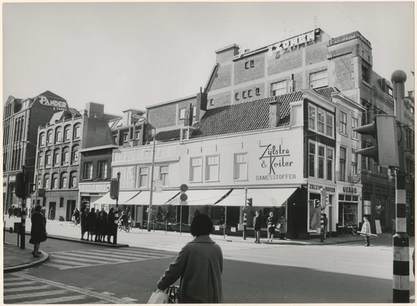 1968, Grote Marktstraat hoek Wagenstraat,