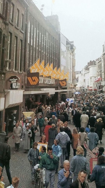 De V&D in Maastricht, nog de oude logo zoals ik mij altijd herinn